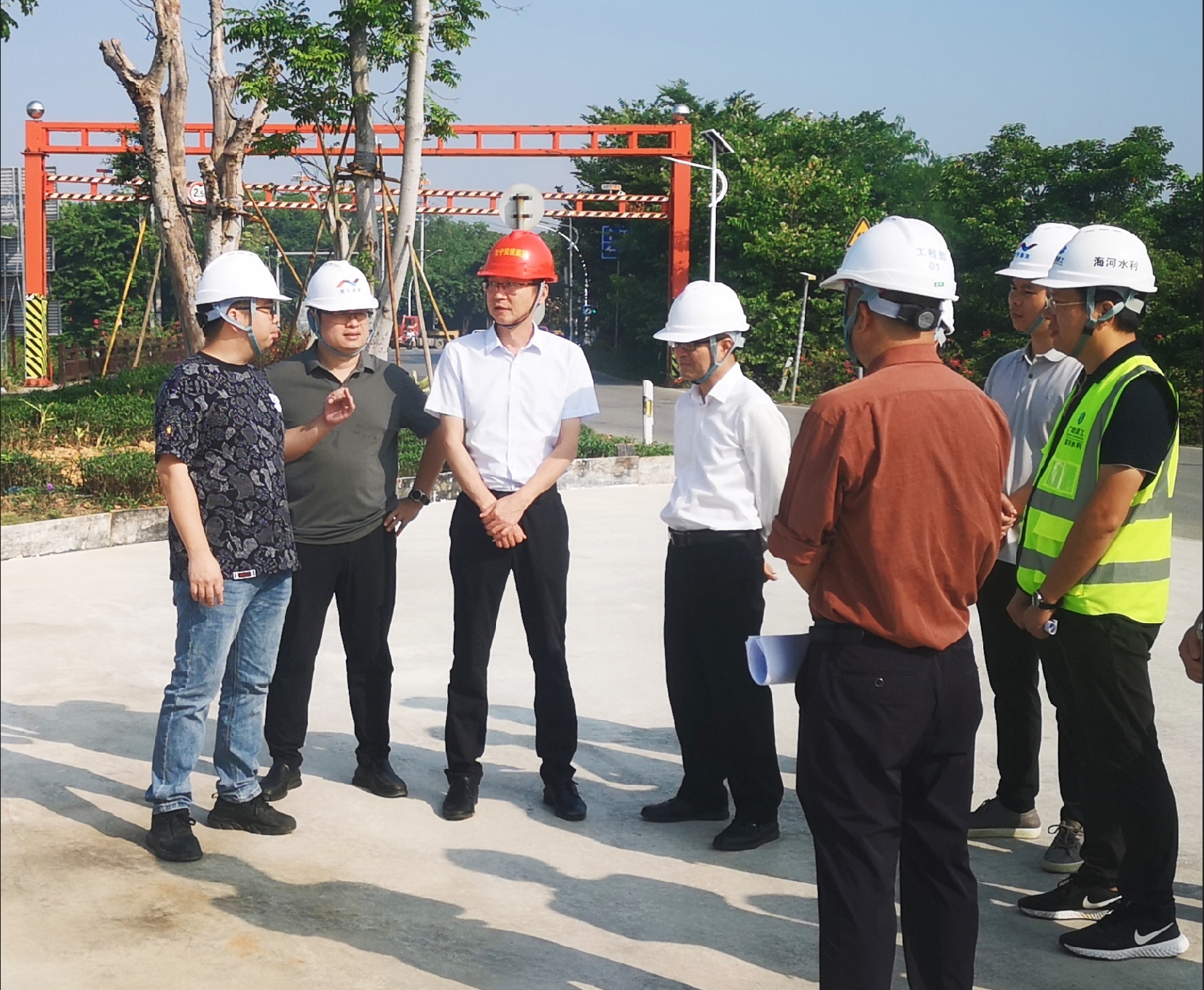 集團公司領導到石埠堤改擴建工程、民生廣場項目現場檢查項目推進情況